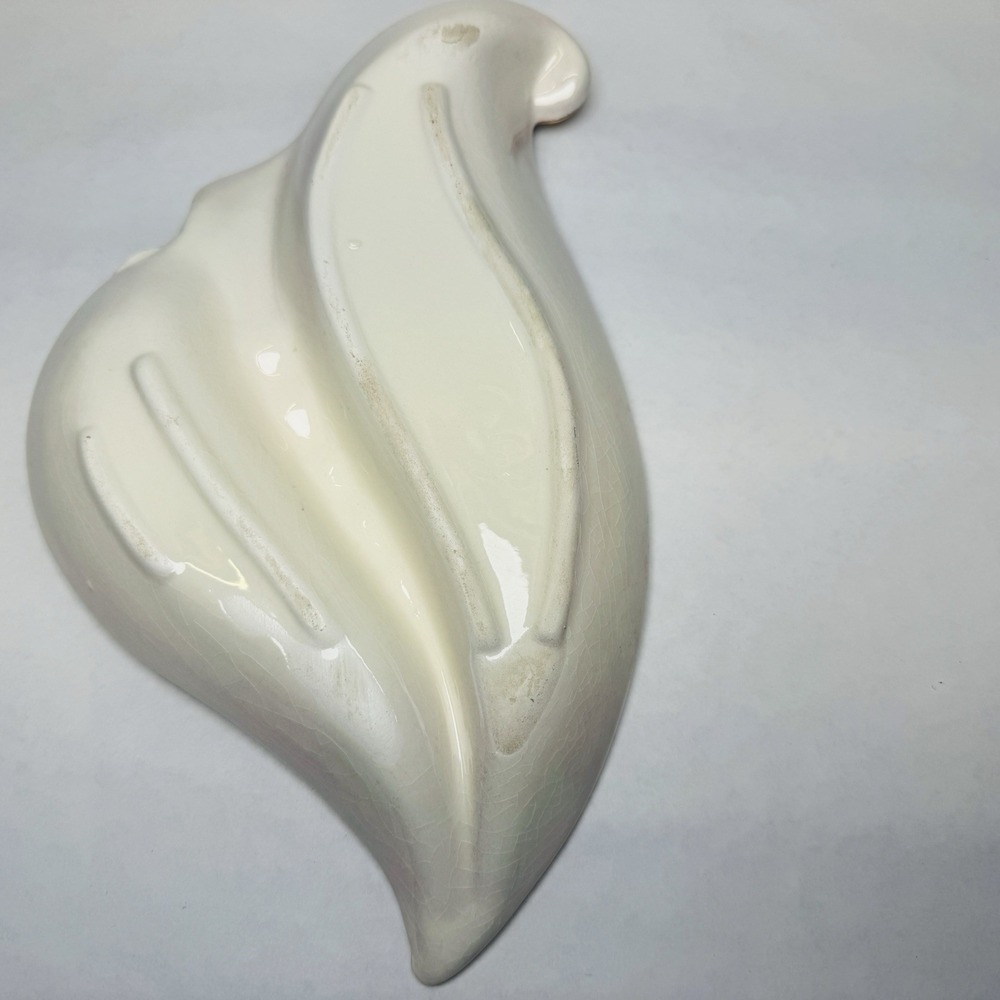 Vintage Mid Century California USA Pottery Leaf Shaped Ashtray Purple & White - Picture 6 of 8